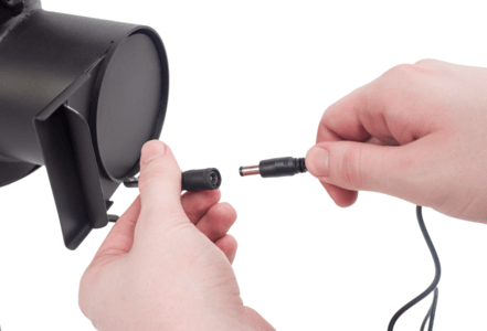 Вентилятор подключается к сети через адаптер подключение вентилятора